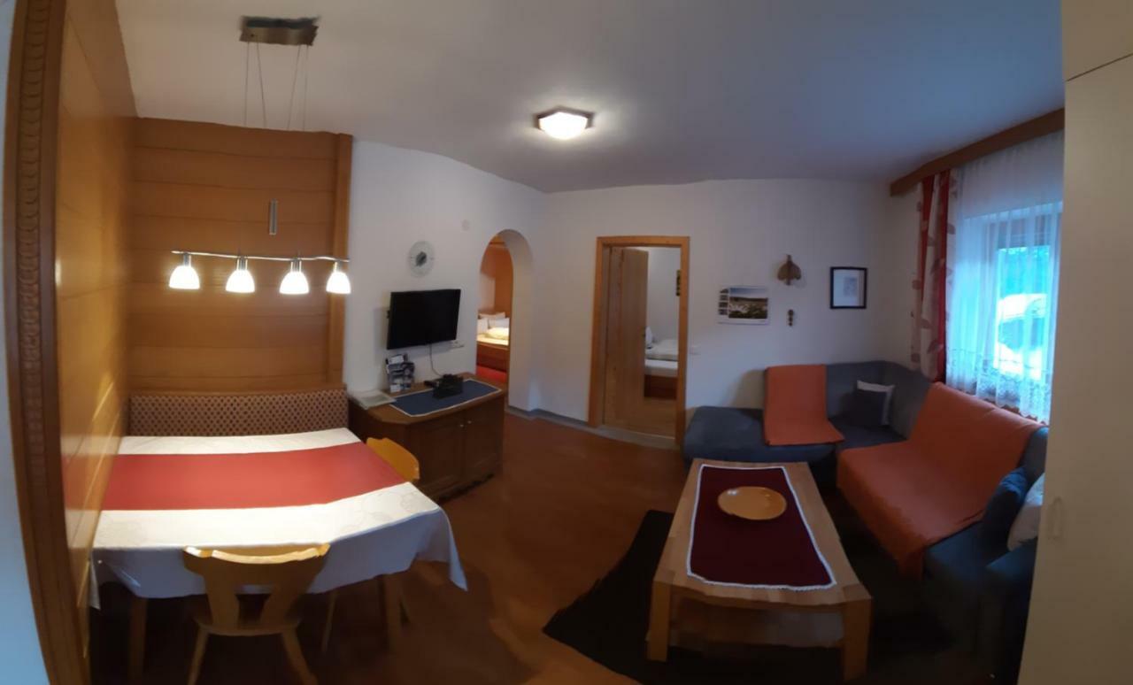Ferienwohnung Christina Gundolf Wenns Bagian luar foto