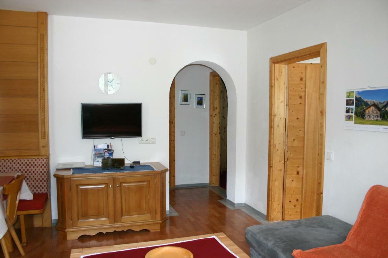 Ferienwohnung Christina Gundolf Wenns Bagian luar foto